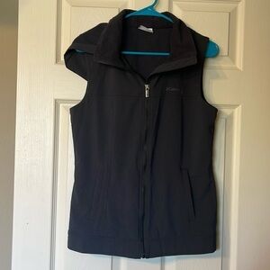 - Columbia front zipper vest with hood Women’s Size small